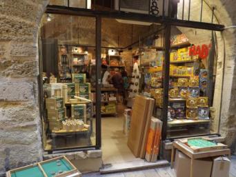 The entrance with some fun games on the doorstep